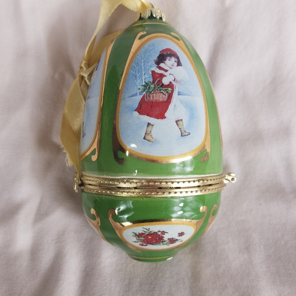 Valerie Parr‎ Hill Musical Porcelain Egg Ornament Green Gold Vintage Santa Boxed